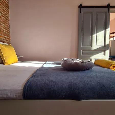 Republicii Brick Apartment *
